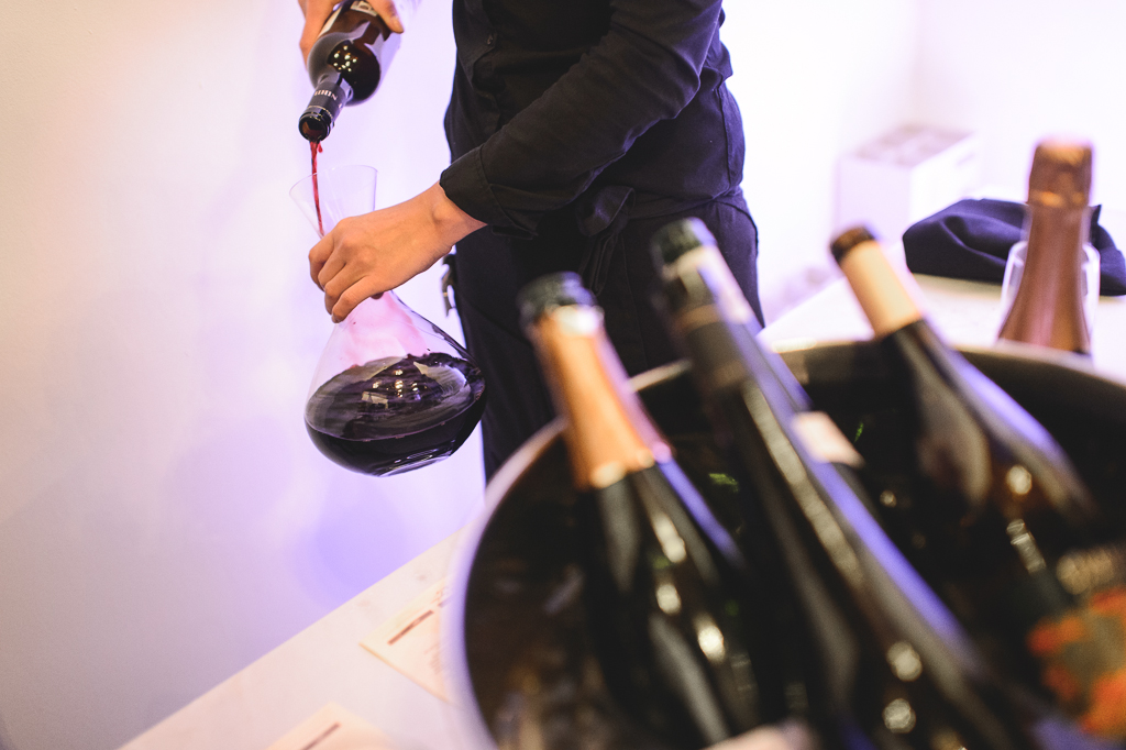По сложившейся традиции компания Palais Royal выступила партнером вечера. Эксперты Palais Royal специально подобрали вина с учетом утонченного вкуса именинника. В дегустационный сет вошли уникальные вина из Коллекции Легендарных Брендов.